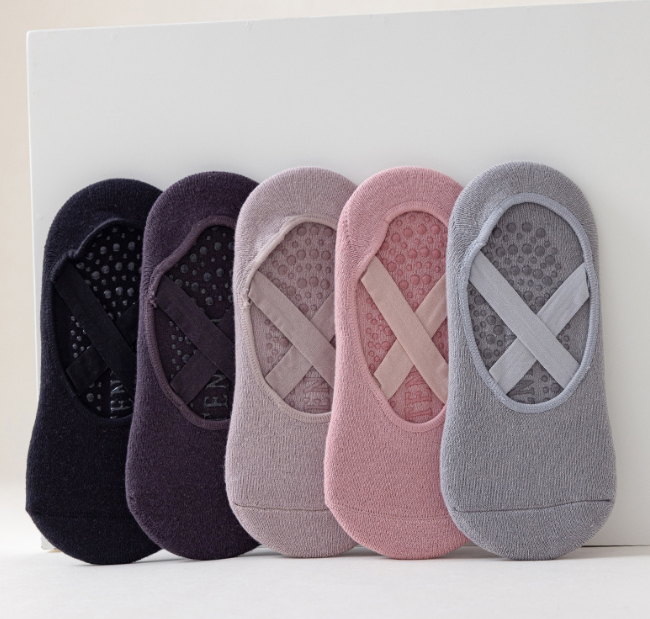 Grip Fit Yoga Socks – Non-Slip Studio Socks